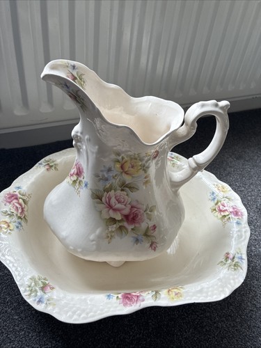 Large vintage wash basin jug - large,
