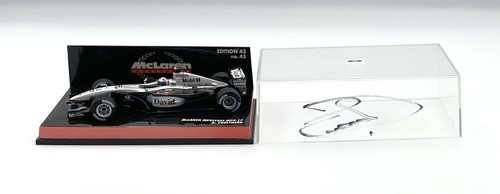 Signed autograph - /, autograph*