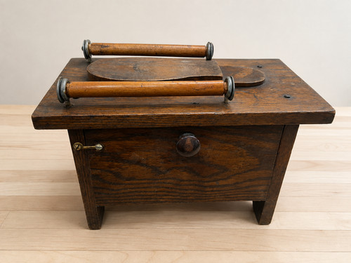 Wooden shoe shine - wooden,