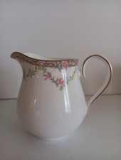 Beautiful Queens Fine Bone