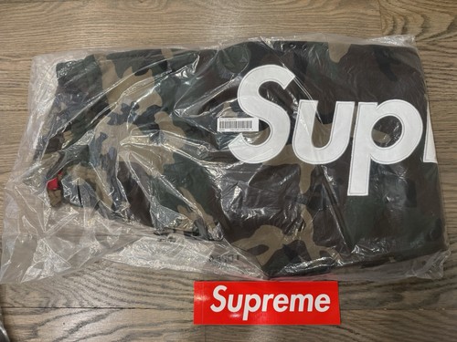 Supreme satin appliqué - supreme,