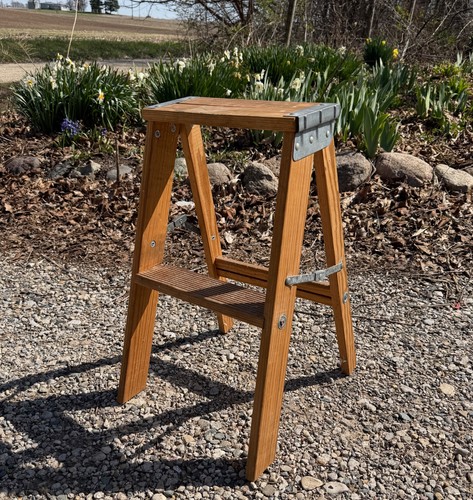 Small vintage wooden step - small,