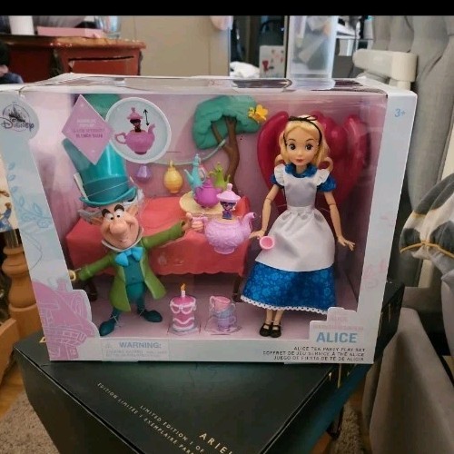 Disney store alice tea - disney,