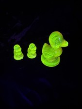 Boyd Glass Debbie Duck and (2) ducklings UV Glow