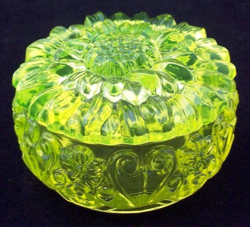 Trinket box uranium - uranium, glass