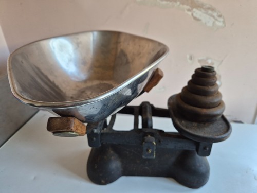 Old fashioned kitchen scales - fashioned,