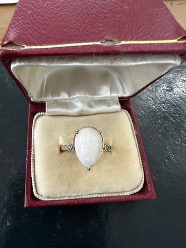 Boxed gold teardrop opal - 9k,