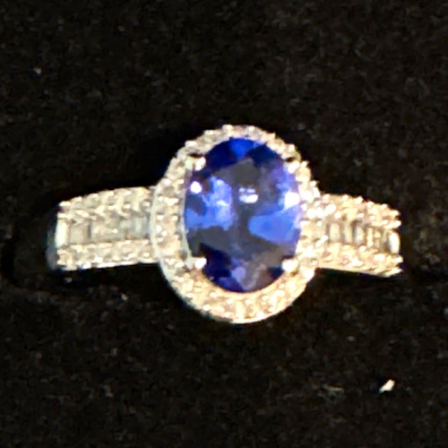 Blue oval tanzanite - oval, diamond