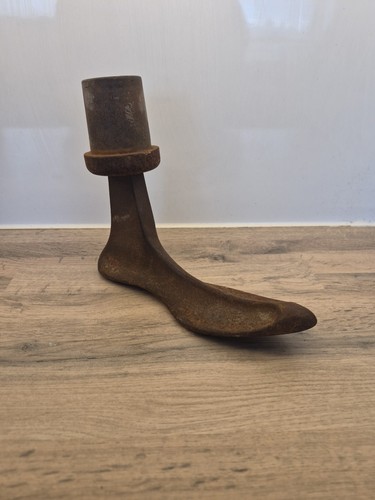 Vintage cast iron anvil - cast, shoe