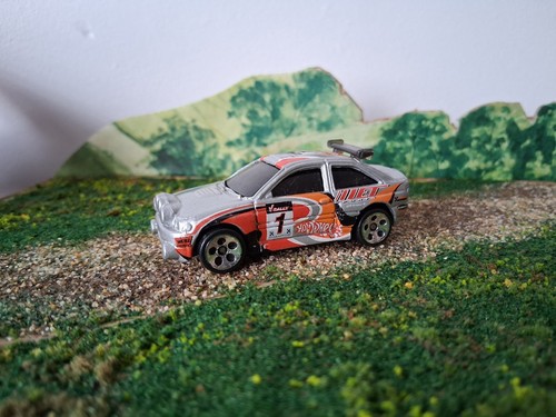 Hotwheels 2001 ford escort - hotwheels,