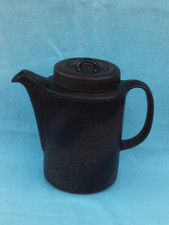 JS5 A SUPERB FINLAND ARABIA ' RUSKA ' PATTERN COFFEE POT OVER 19.5CM IN HIGHT