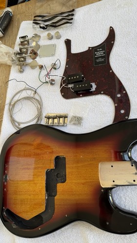 Fender bass parts pick - bass,