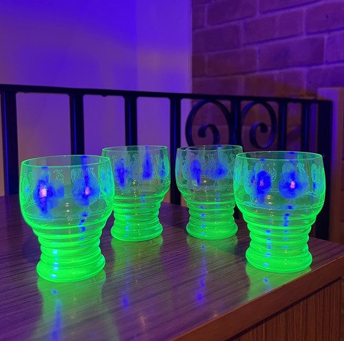 Set antique uranium green - of,
