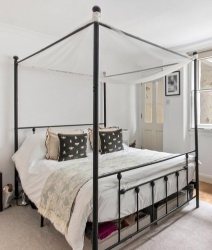 Four poster double bed with - poster,