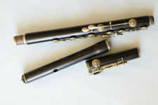 Wooden English cylindrical flute