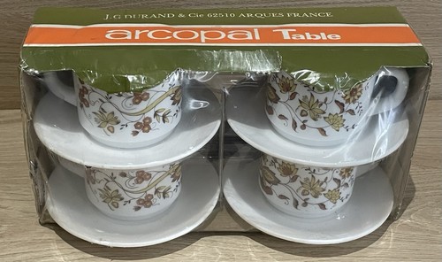 Vintage arcopal table cups - table,