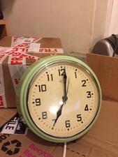 Vintage 1940s/50s  Metamec Green Bakelite wall clock