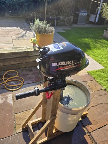 Suzuki 5hp stroke outboard - 4,