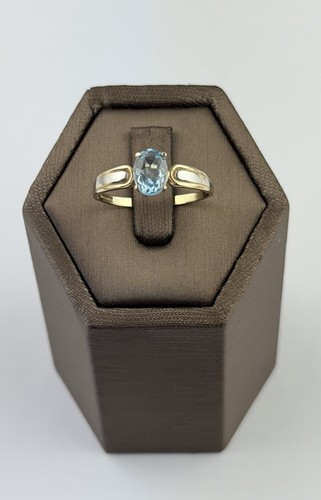 Aquamarine 9ct gold ring - 9ct,