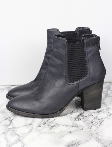 Russell bromley aquatalia - &,