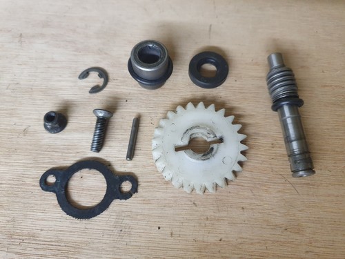 Yamaha dt125r oil pump - pump, worm