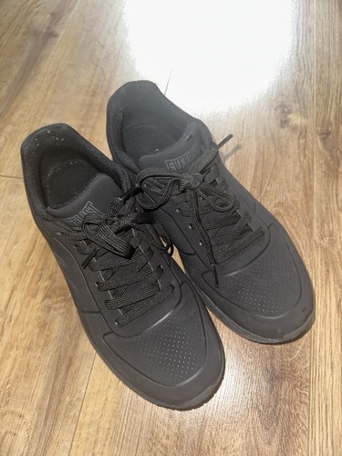 Black everlast trainers size