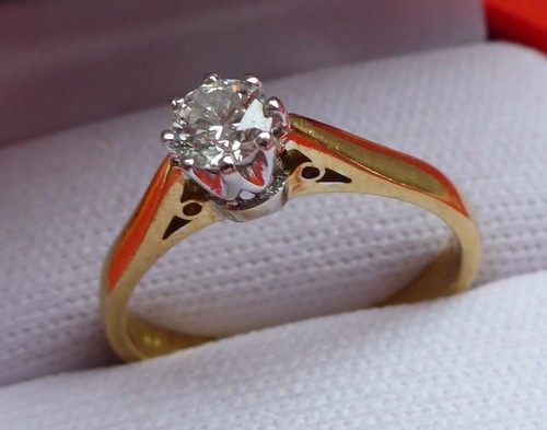 Solitaire diamond ring - diamond, 18