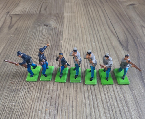 Britains deetail toy soldiers - britains,