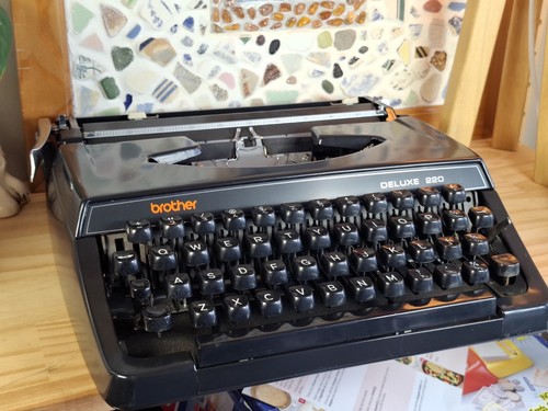 Brother deluxe 220 portable - brother,