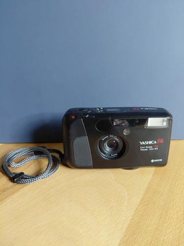Yashica with carl - t4,