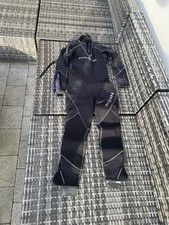 Semi-Dry Suit. Aqua Lung