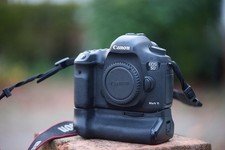 Canon eos 5D Mark III DSLR Camera with battery grip
