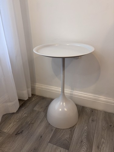 White tulip pedestal side - white,