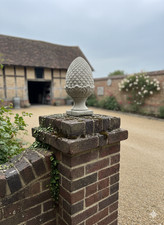 Acorn finial, acorn pillar