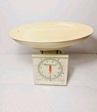 Vintage 1970s Waymaster Cream-Colored Plastic Mechanical Kitchen Scales 5kg/10lb