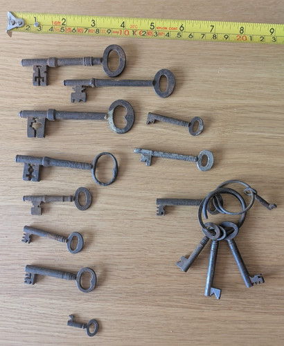 Bunch old vintage keys - bunch, of