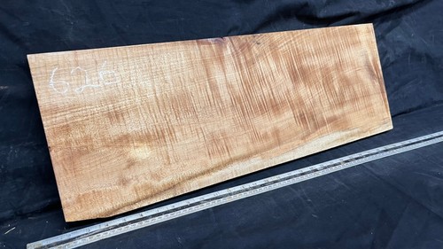 Rippled sycamore tone wood