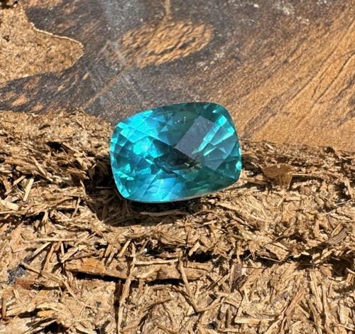 Natural blue green paraiba - natural,