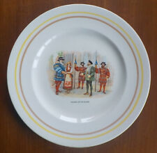 VINTAGE DECORATIVE PLATE. PORTLAND POTTERY. YEOMEN OF THE GUARD. 9" (23cm) DIA.