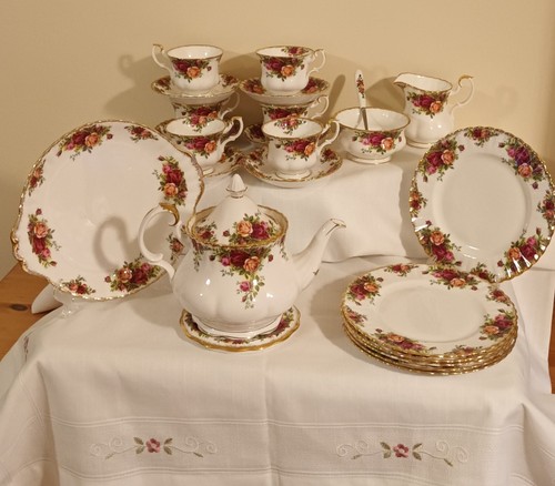 Royal albert old - old, roses