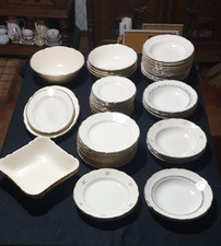 Villeroy & Boch Porcelain Dinnerware Plate / Bowl with Gold Rim (60 Pieces)