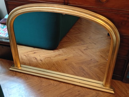 Large impressive mantle - ,