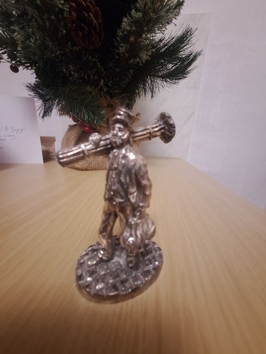 Royal hampshire pewter figure - royal,