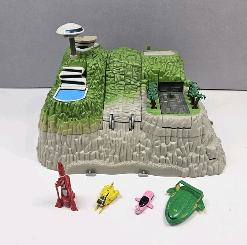 Thunderbirds tracy island - tracy,