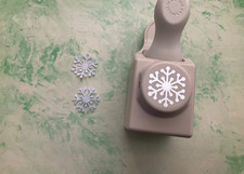 Rare Martha Stewart Card Punch Cutter - Christmas polar snowflake -stamps in lid