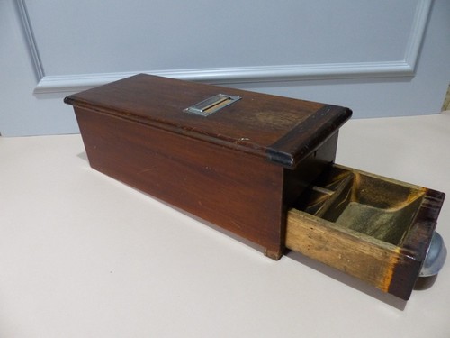 Vintage wooden cash register - wooden,