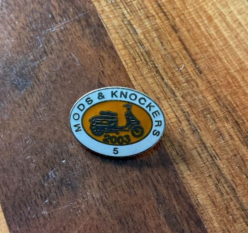 Rare scooter pin badge vespa - rare,