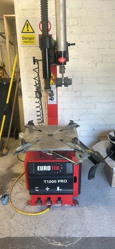 Tyre changing machine bead - machine,