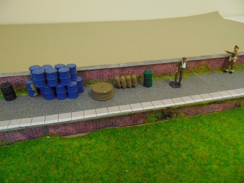 Model railway oil drums - ~, &