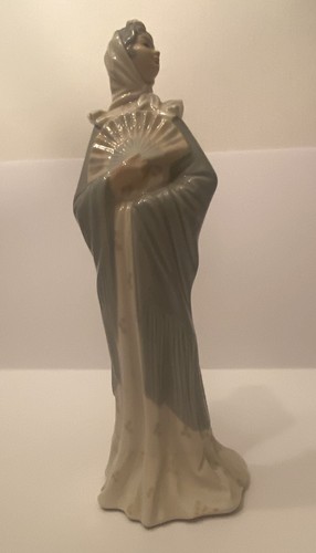Nao lladro lady with shawl - lladro,